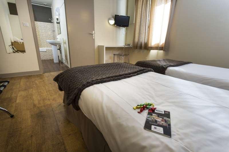 Brit Hotel Du Parc Niort Centre-Parking Gratuit Стая снимка