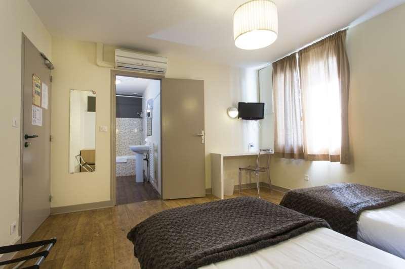 Brit Hotel Du Parc Niort Centre-Parking Gratuit Стая снимка