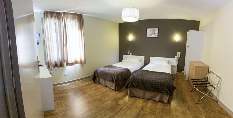 Brit Hotel Du Parc Niort Centre-Parking Gratuit Стая снимка
