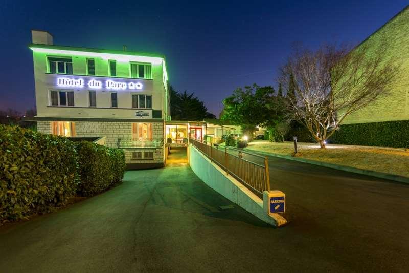 Brit Hotel Du Parc Niort Centre-Parking Gratuit Екстериор снимка