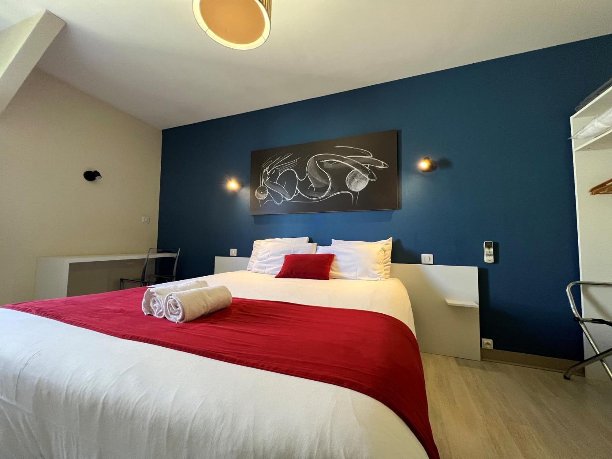 Brit Hotel Du Parc Niort Centre-Parking Gratuit Екстериор снимка