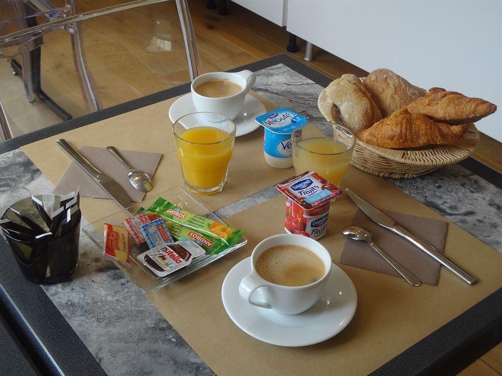 Brit Hotel Du Parc Niort Centre-Parking Gratuit Екстериор снимка