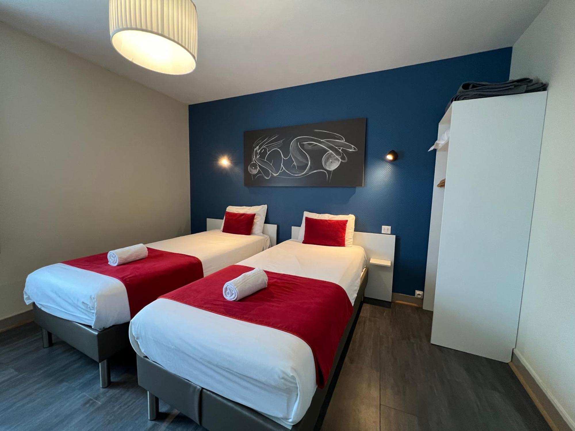 Brit Hotel Du Parc Niort Centre-Parking Gratuit Екстериор снимка