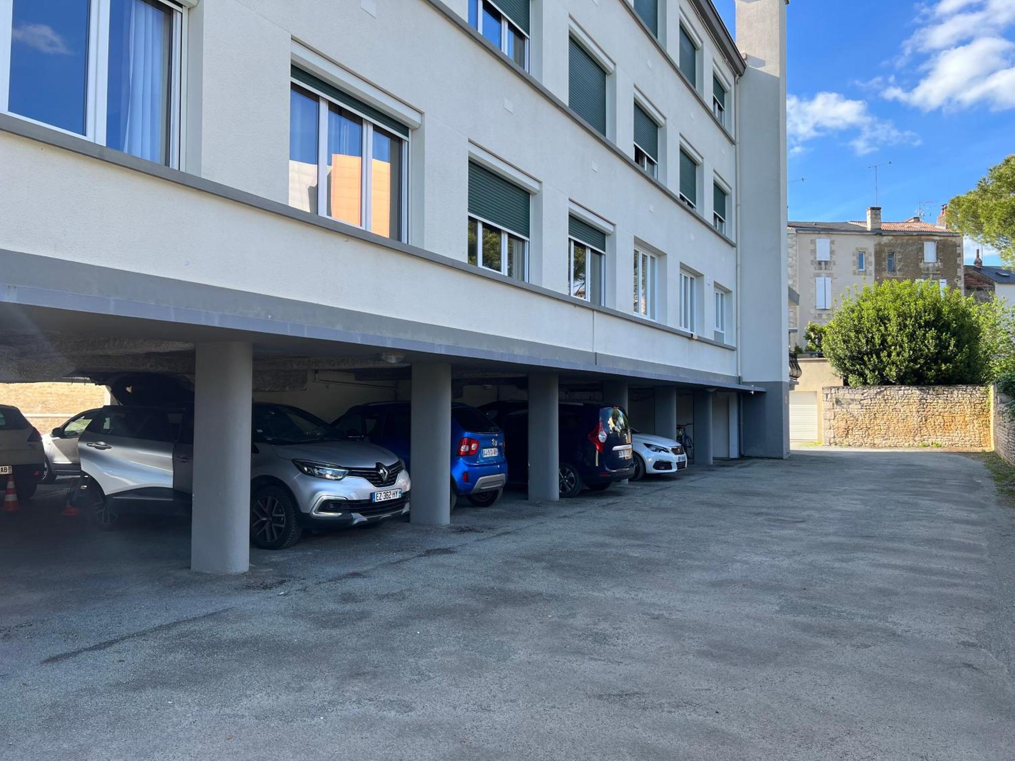 Brit Hotel Du Parc Niort Centre-Parking Gratuit Екстериор снимка