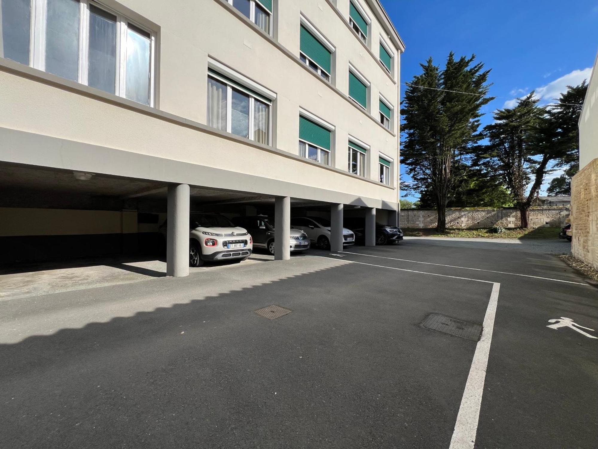 Brit Hotel Du Parc Niort Centre-Parking Gratuit Екстериор снимка