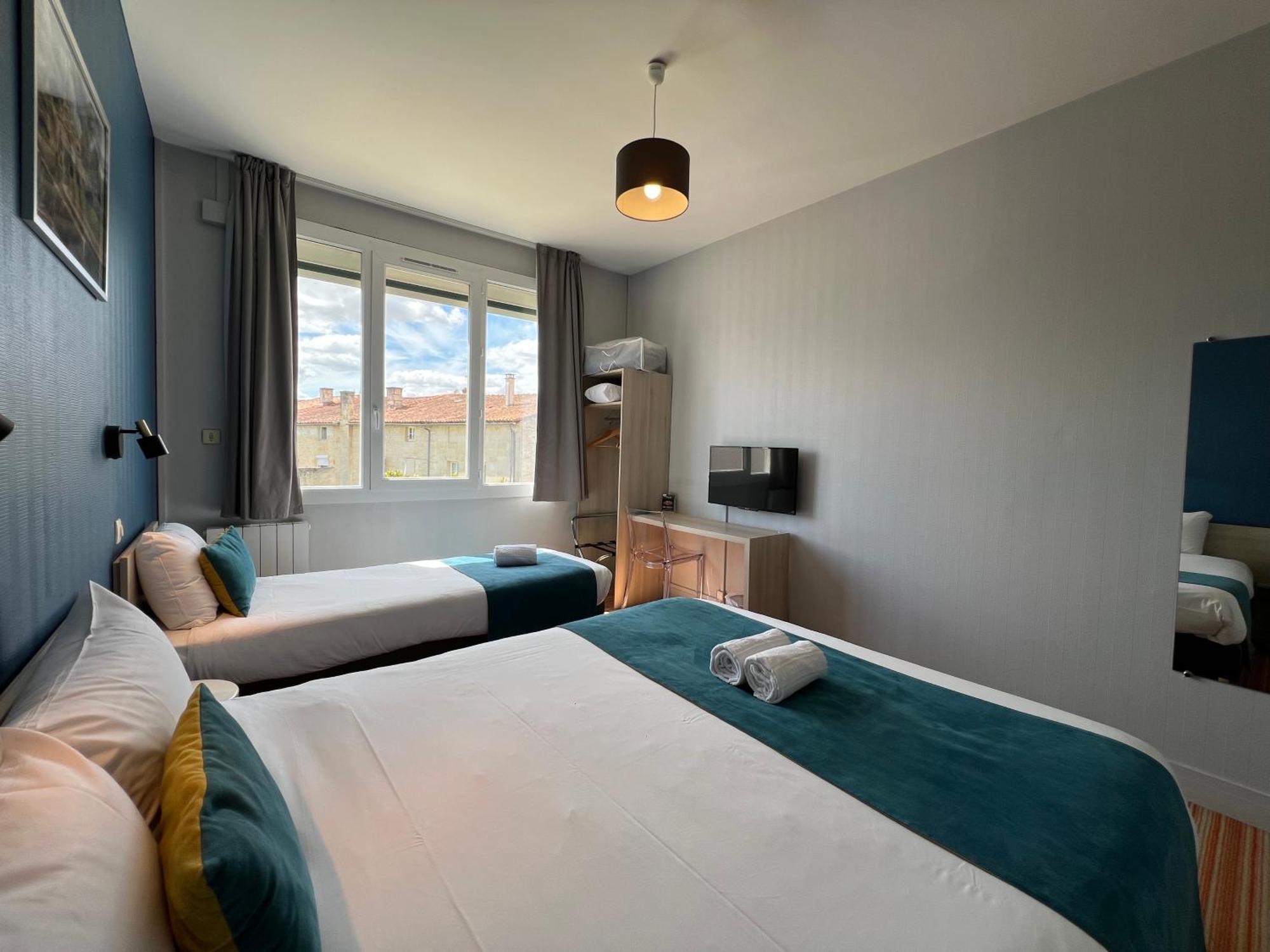 Brit Hotel Du Parc Niort Centre-Parking Gratuit Екстериор снимка