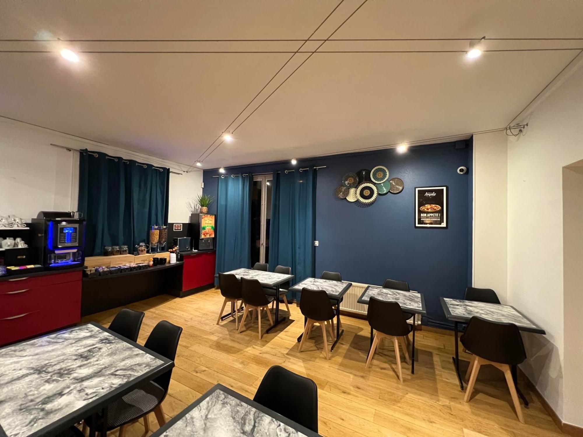 Brit Hotel Du Parc Niort Centre-Parking Gratuit Екстериор снимка