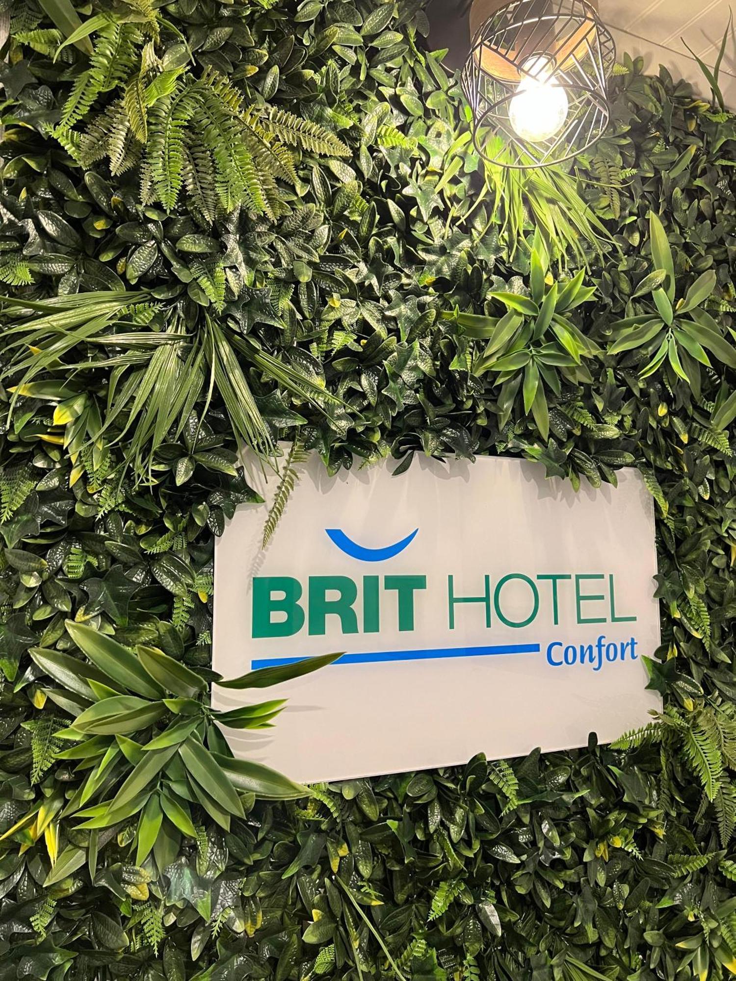 Brit Hotel Du Parc Niort Centre-Parking Gratuit Екстериор снимка