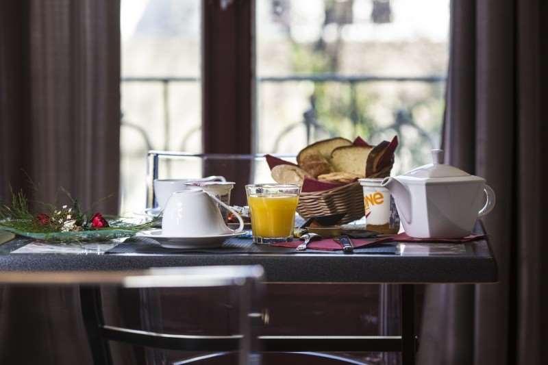 Brit Hotel Du Parc Niort Centre-Parking Gratuit Ресторант снимка