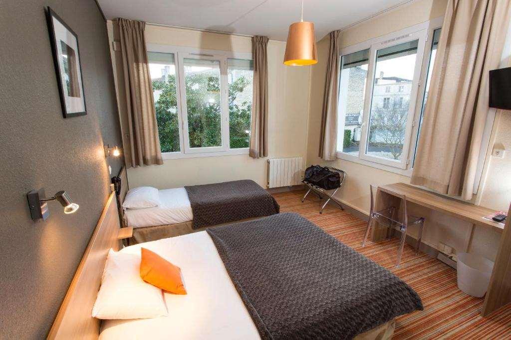 Brit Hotel Du Parc Niort Centre-Parking Gratuit Стая снимка
