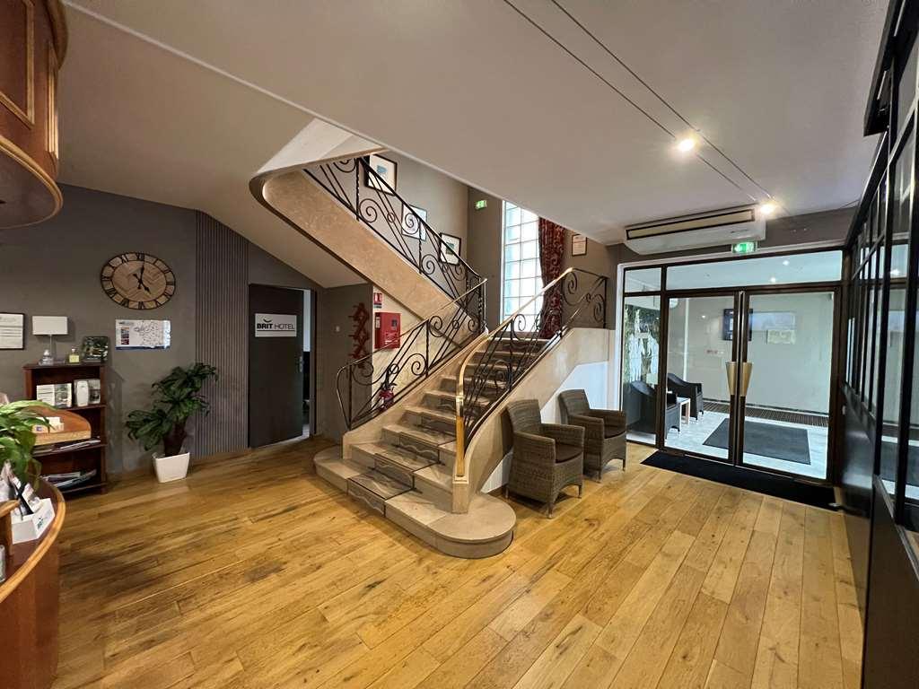 Brit Hotel Du Parc Niort Centre-Parking Gratuit Интериор снимка