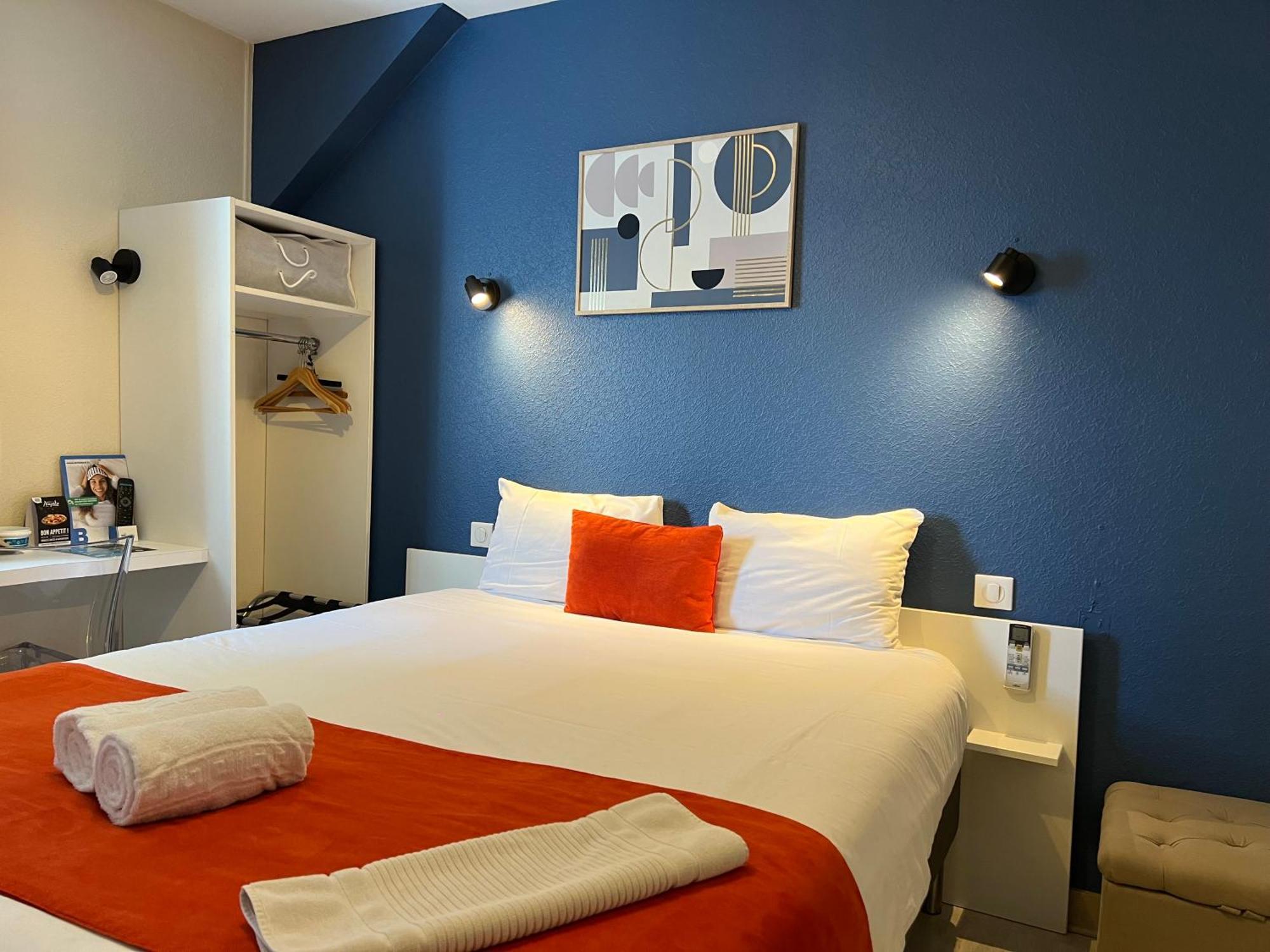Brit Hotel Du Parc Niort Centre-Parking Gratuit Екстериор снимка