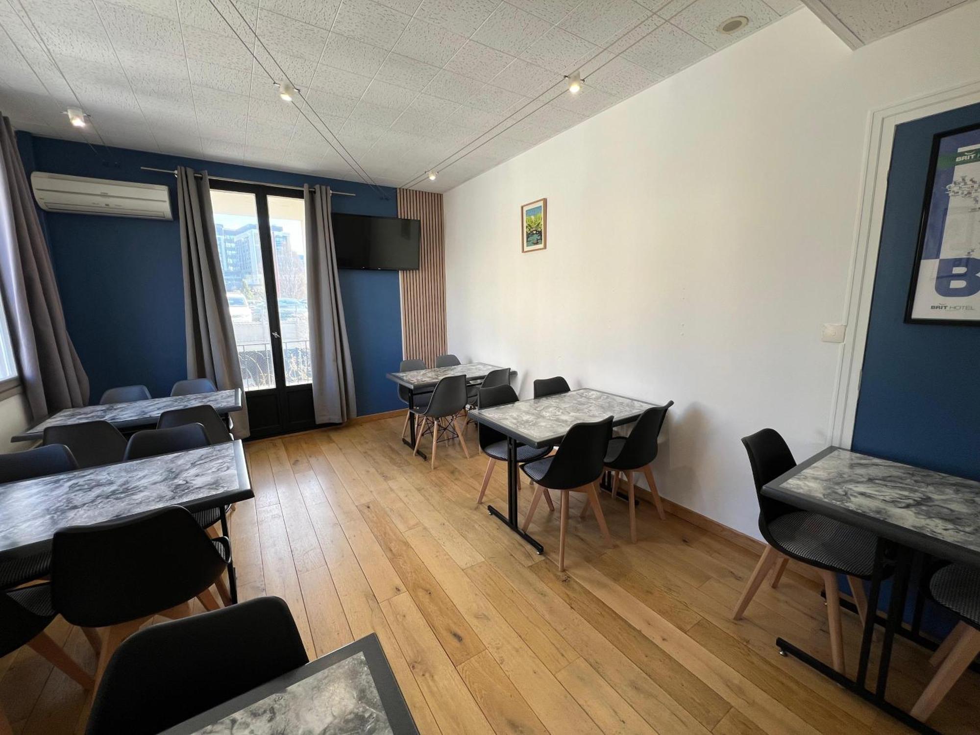 Brit Hotel Du Parc Niort Centre-Parking Gratuit Екстериор снимка