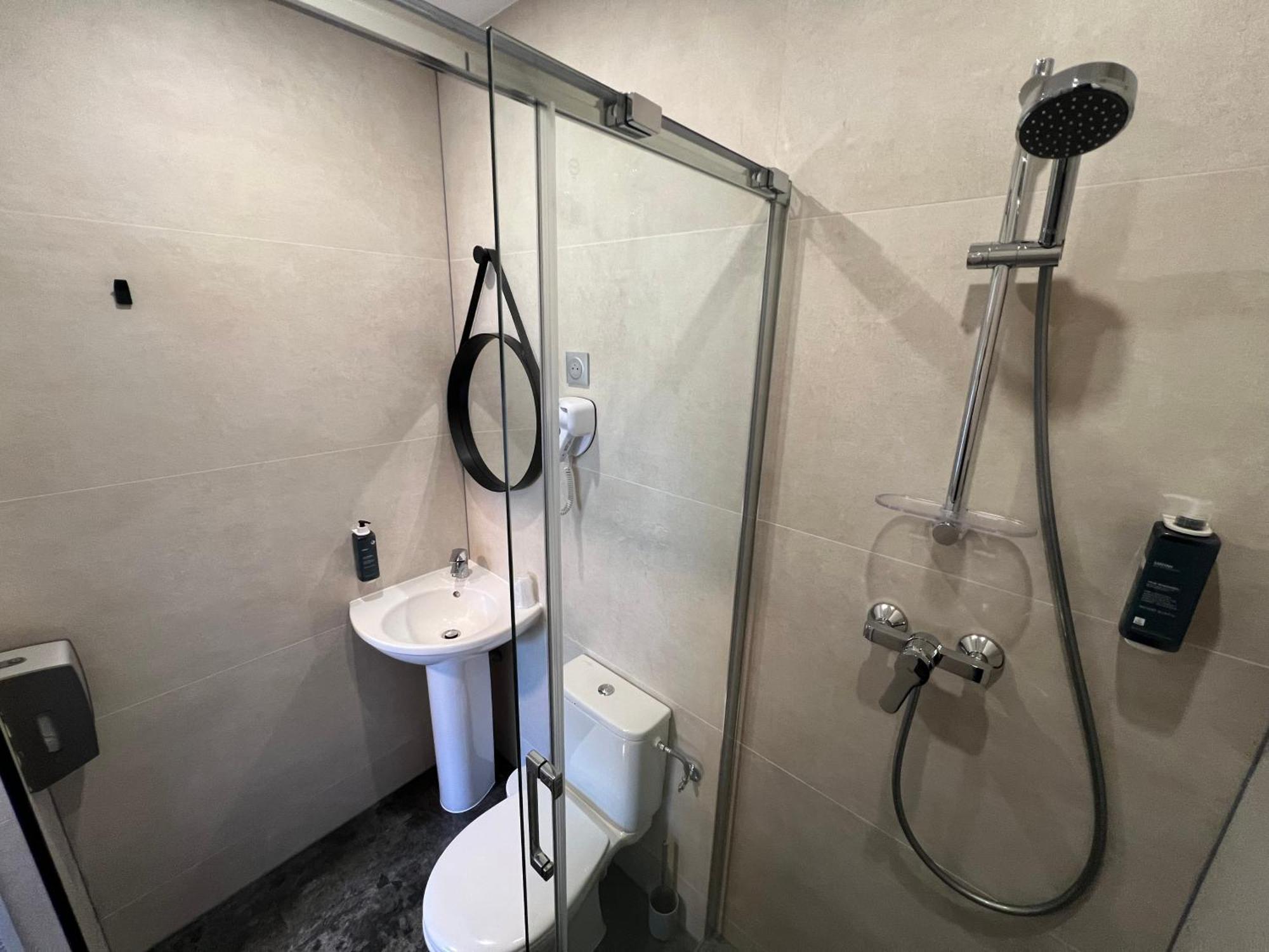 Brit Hotel Du Parc Niort Centre-Parking Gratuit Екстериор снимка