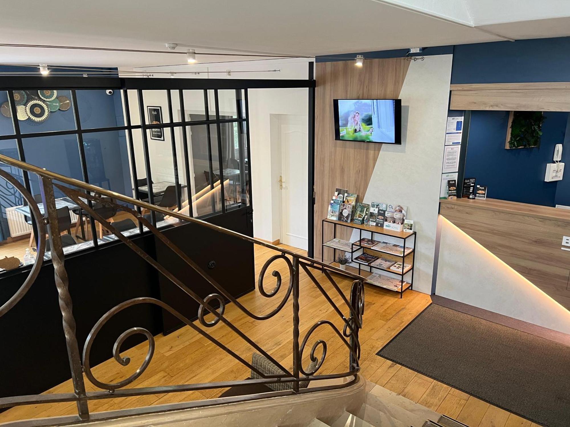 Brit Hotel Du Parc Niort Centre-Parking Gratuit Екстериор снимка
