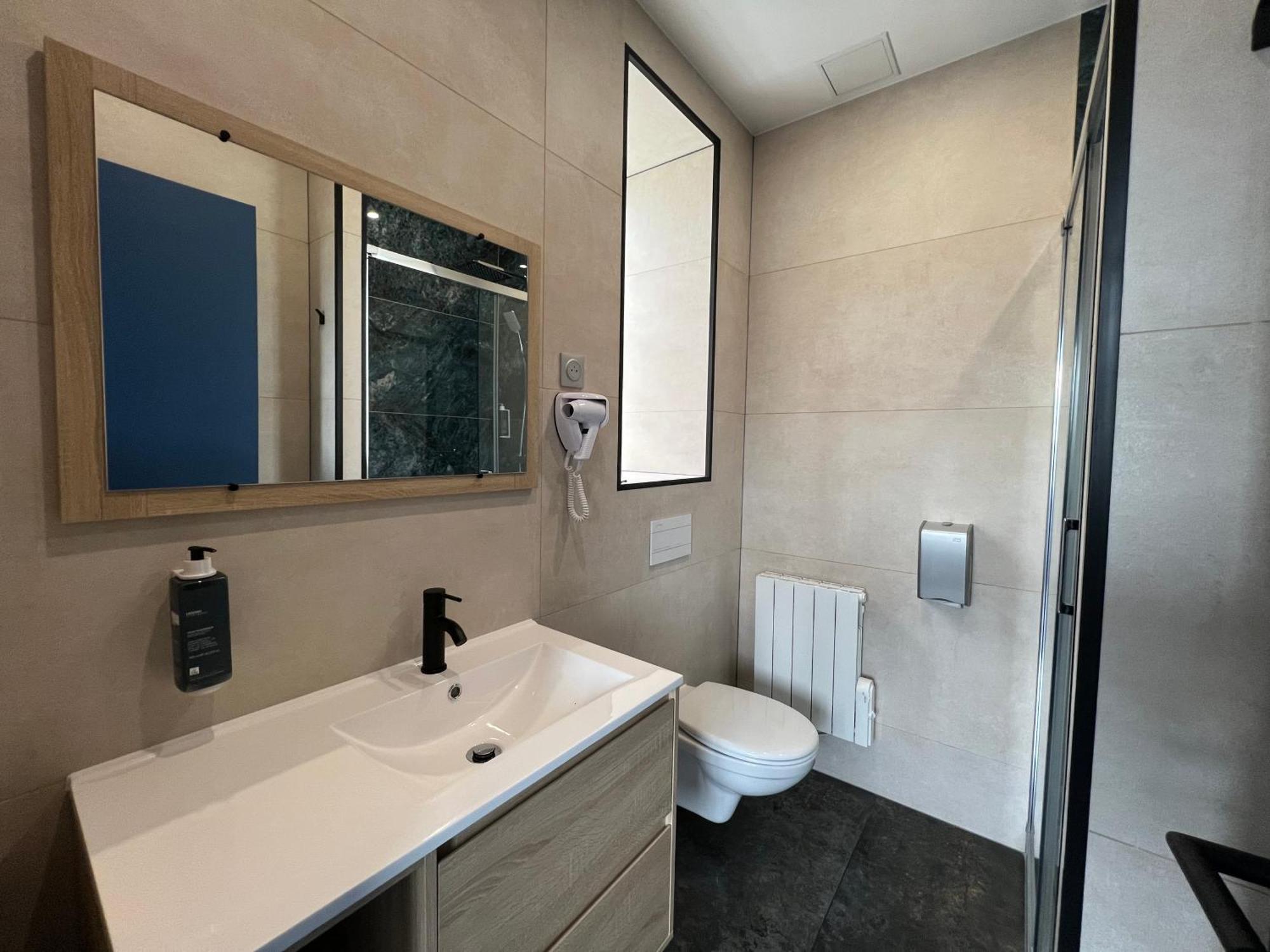 Brit Hotel Du Parc Niort Centre-Parking Gratuit Екстериор снимка