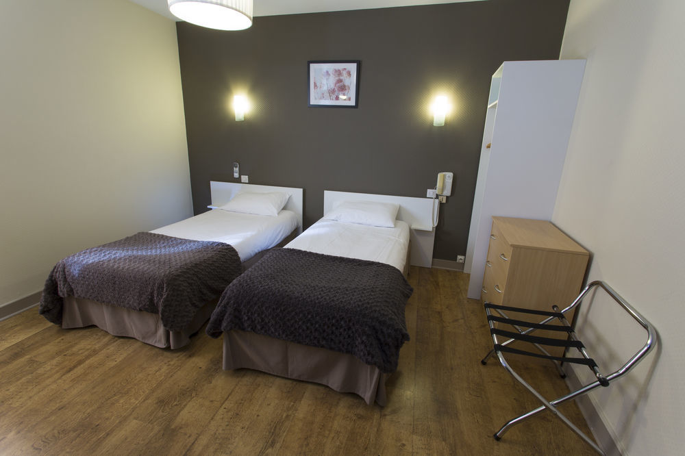 Brit Hotel Du Parc Niort Centre-Parking Gratuit Екстериор снимка