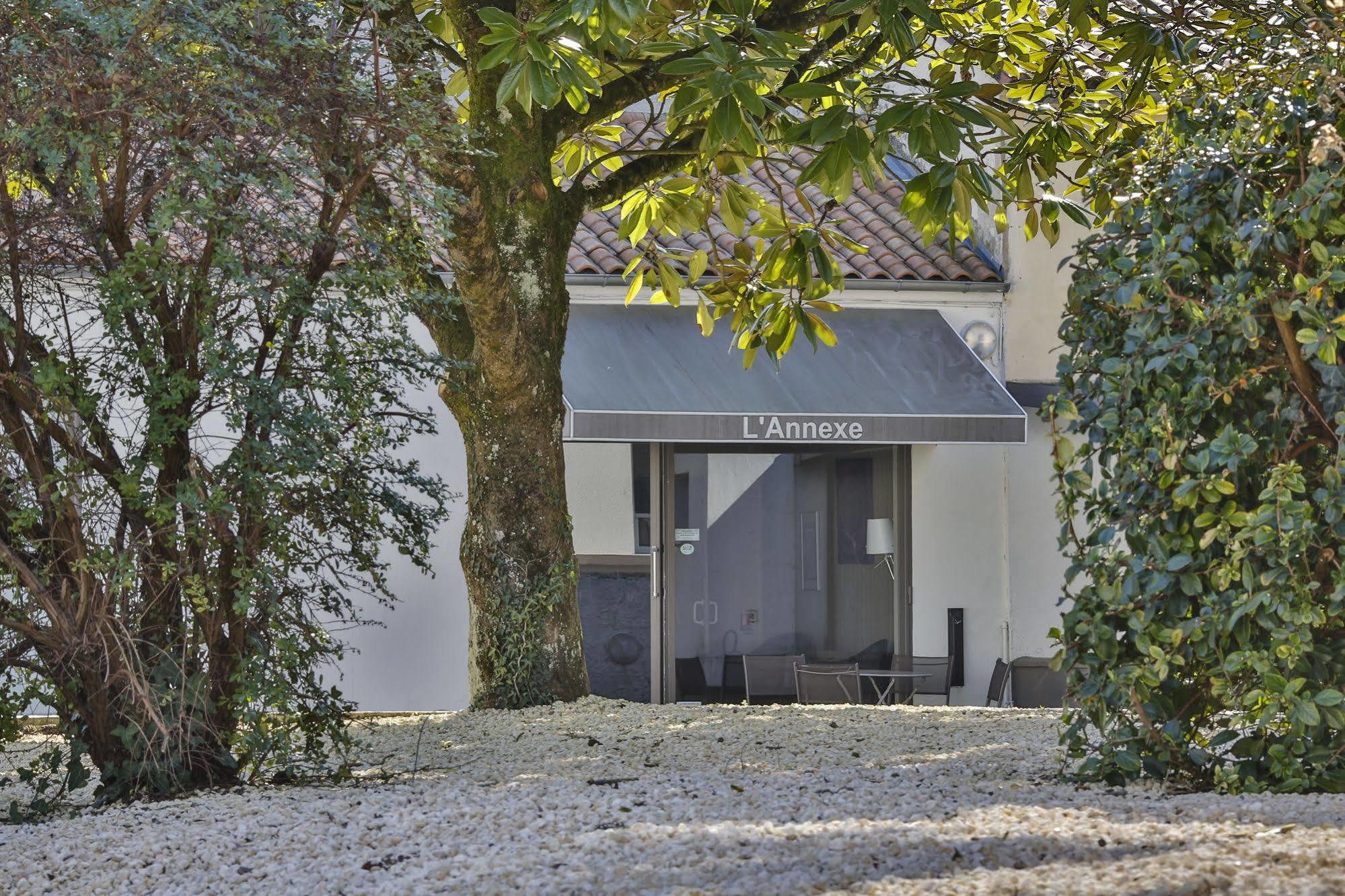 Brit Hotel Du Parc Niort Centre-Parking Gratuit Екстериор снимка